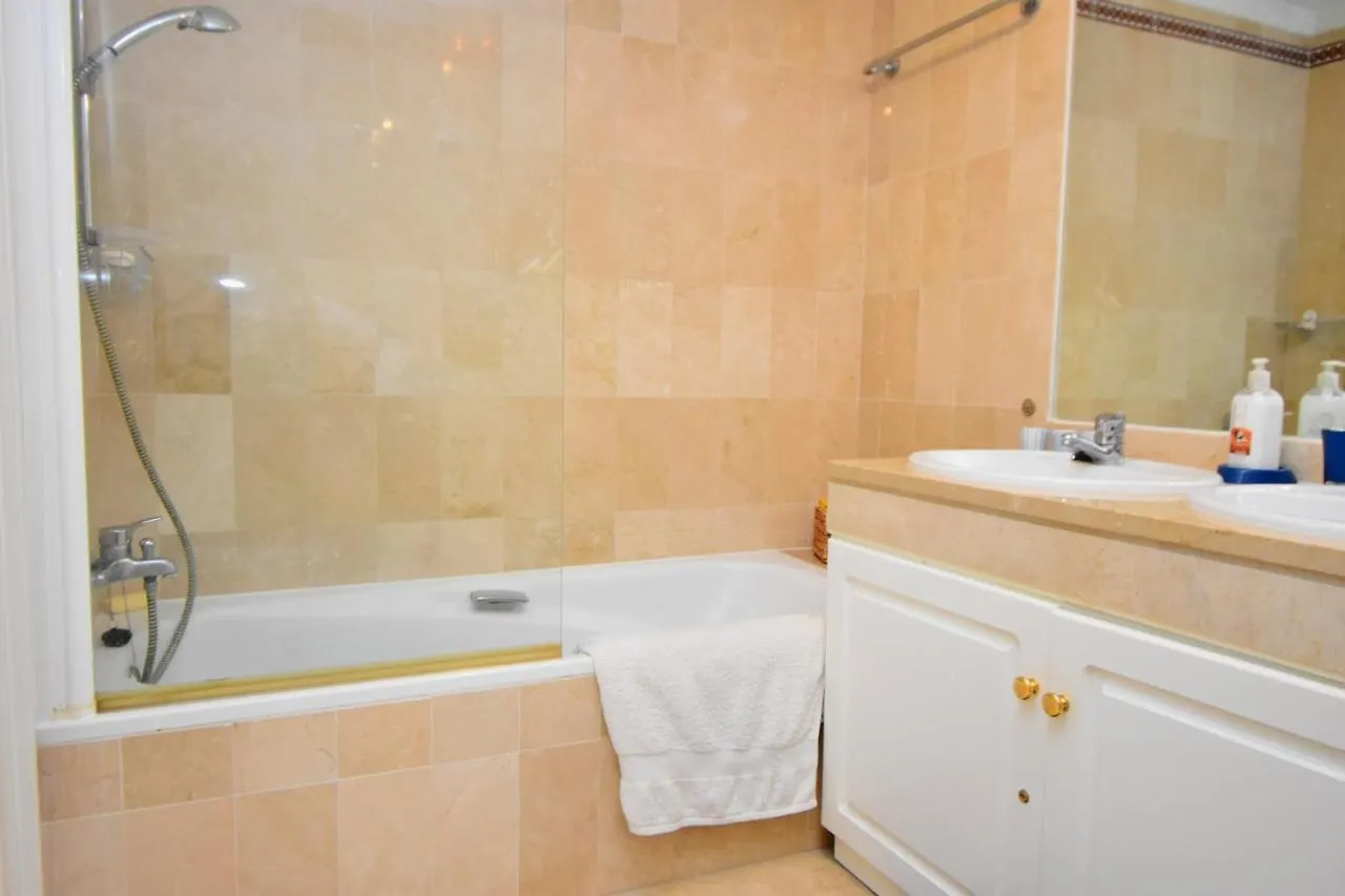 Beautiful Apt With Golf & Lake Views Mijas Golf فوينخيرولا 0*,